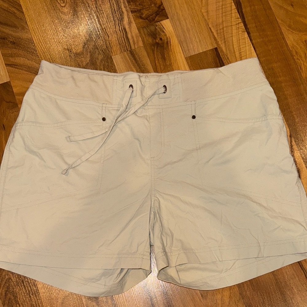 Royal Robbins jammer khaki short size large UPF, moisture wicking, quick dri